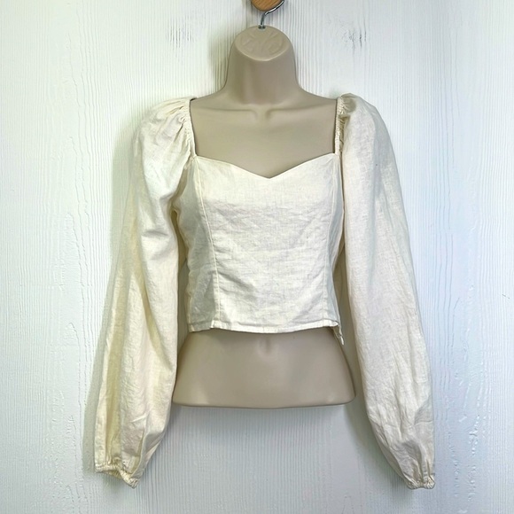 Forever 21 Tops - Forever 21 - Ivory Linen Blend Puffed Sleeve Heart Neckline Crop Size Medium